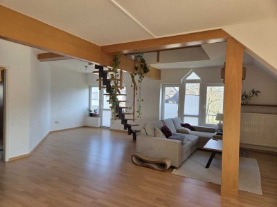 Geräumige Exklusive 4-Zimmer-Maisonette-Wohnung mit Wintergarten & Kamin