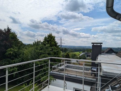 Stilvolle 2-Raum-Dachgeschosswohnung mit gehobener Innenausstattung mit Balkon in Essen