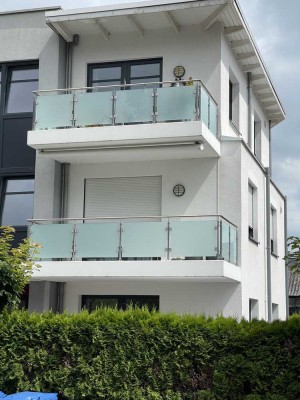 Stilvolle, neuwertige 2-Zimmer-Wohnung mit gehobener Innenausstattung mit Balkon und EBK in Uetersen