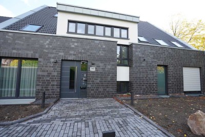 Erstbezug einer 3 Zimmer Maisonette-Wohnung luxuriöser Innenausstattung, Aufzug und TG