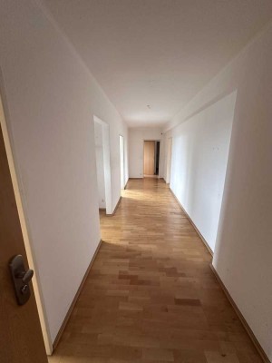 Barrierefreie Wohnung im 4. OG mit Aufzug zu vermieten