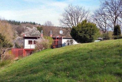 Ehem. Jagdhaus / Wochenendhaus mit großem Grundstück in idyllischer, ruhiger Feld- & Waldrand-Lage