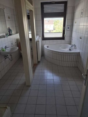 Geräumige 4-Zimmer-Wohnung mit Balkon in Neuwied