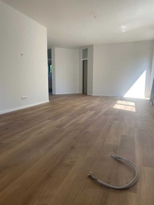 Erstbezug nach Vollsanierung - 4-Zimmer-Wohnung mit Garten in ruhiger Lage