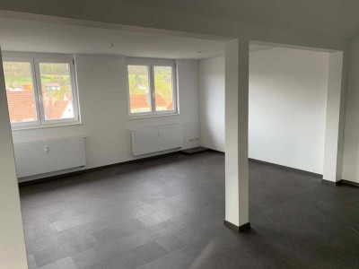 Neuwertige 2,5-Zimmer-DG-Wohnung mit Einbauküche in Deggingen