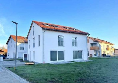 Exklusive Doppelhaushälfte mit gehobener Ausstattung und EBK in Höhenkirchen-Siegertsbrunn