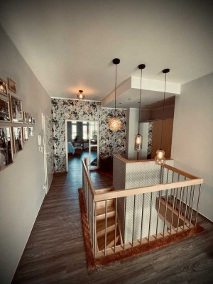 Charmante Altbau Erdgeschosswohnung (Maisonette) mit gehobener Ausstattung und Hof