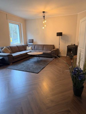 Hochwertige 3-Zimmer Wohnung frisch renoviert mit Charme und zentraler Lage