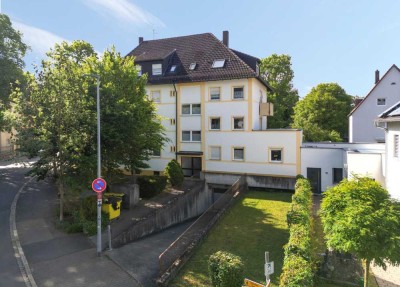 Saniertes 1-Zimmer-Apartment mit großer Dachterrasse im 1. OG in Forchheimer Innenstadt