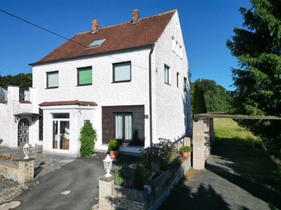Großzügiges Ein- oder Mehrfamilienhaus in Randlage mit herrlichem Ausblick!