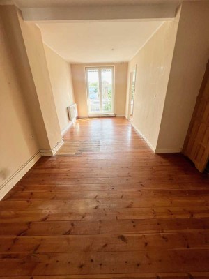 2-Raumwohnung in der KTV mit Dielenboden, Duschbad und Balkon...!!!