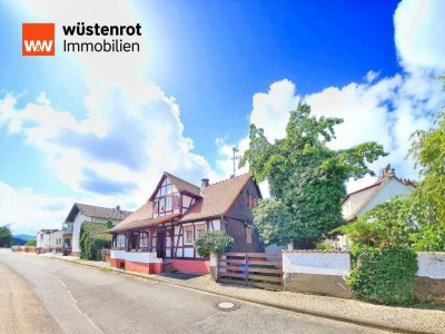 Denkmalschutz-Hausschätzchen bezahlbar und mit tollem Garten! DHH in Gelnhausen-Meerholz mit Stlpl.!