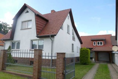 Einfamilienhaus mit Zweithaus