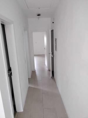 Ansprechende und vollst. renovierte 2-Zimmer-DG-Wohnung mit lux. Innenausstattung mit Balkon