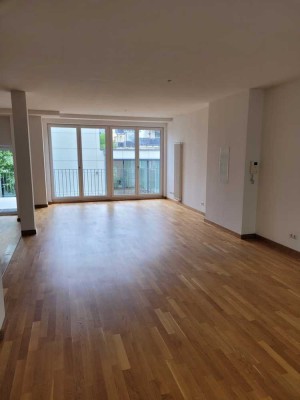 Geräumige und moderne 2,5 Zimmer Wohnung in zentraler Lage