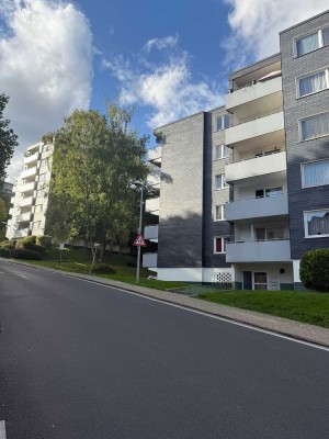 Vollständig renovierte 3-Zimmer-Wohnung mit EBK und Balkon in Leverkusen