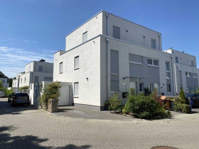 Attraktive 4-Zimmer-Doppelhaushälfte mit luxuriöser Innenausstattung in Krefeld Inrath/Kliedbruch