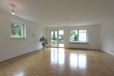 Schickes  1-Zimmer-Apartment mit Terrasse, an 1 weibl. Person zu vermieten