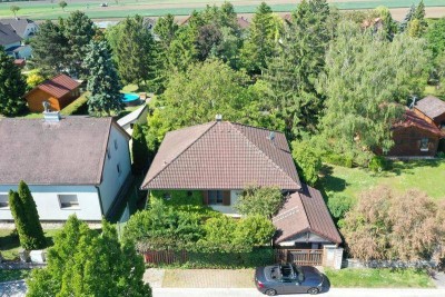 HAUS MIT KELLER UND GROSSEM IDYLLISCHEM GARTEN - RUHIGE LAGE