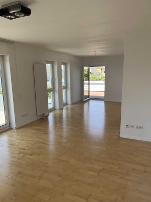 Tolle 3,5 Zimmer OG-Wohnung mit großer Dachterrasse