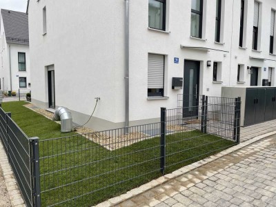 Hochwertige Doppelhaushälfte mit Luft-Wärme-Pumpe, PV-Anlage und Garage in Obertraubling