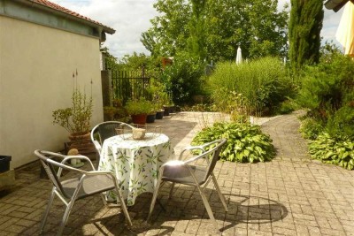 Ab Septembe: Großzügige, möblierte 2 Zi-Einlieger-Whg mit Wohnküche, Duschbad, Terrasse in Lichtenau