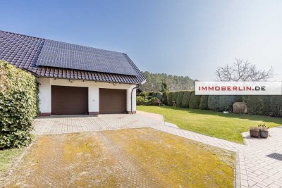 IMMOBERLIN.DE - Fabelhaftes Haus mit Sonnengarten & Doppelgarage in ländlicher Wohlfühllage & Seenäh