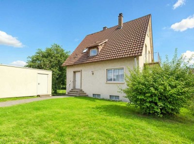 Gepflegtes Einfamilienhaus mit großzügigem Garten - inklusive Baugrundstück in Zell u. Aichelberg!