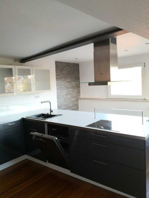 Über den Dächern - vollständig renovierte 3-Zimmer-Dachgeschosswohnung mit EBK in Pirmasens