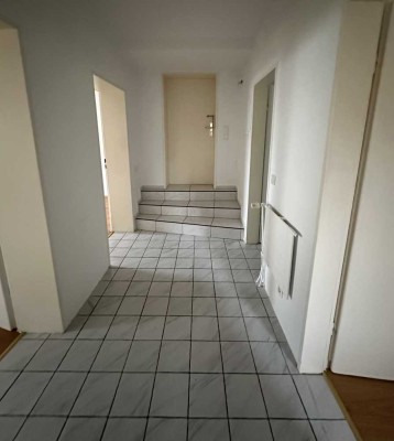 3-Zimmer Wohnung im UG in einer beliebten Wohnlage zu vermieten!