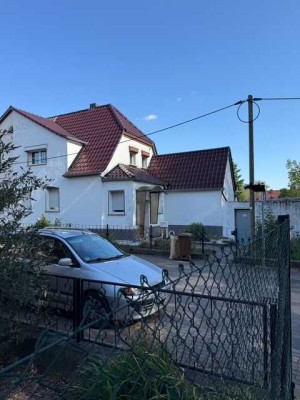 Solide Doppelhaushälfte mit 4 Zimmern in Staßfurt