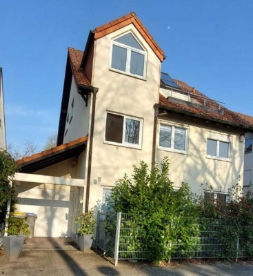 Helle 3-Zimmer-Wohnung mit neuem Bad und großem Balkon in ruhiger Wohnlage