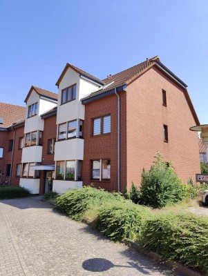 Attraktive 2-Zimmer-Dachgeschosswohnung, saniert, mit Einbauküche und Burgblick in Oebisfelde