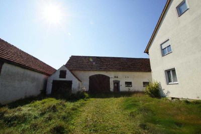 Hier haben Sie viel Platz! Einfamilienhaus, 3 Stadl und Garage auf großzügigem Grundstück + Acker...