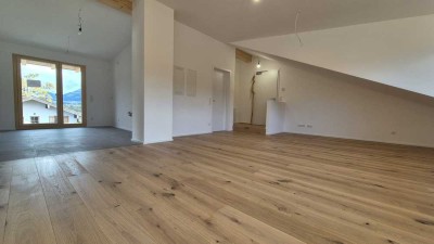Neubau-Erstbezug: Purer Luxus, Penthouse mit atemberaubenden Gauben & Balkon traumhaftem Kaiserblick
