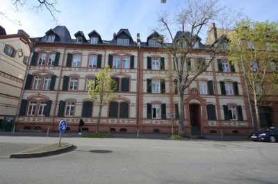 Kleine 3 Zimmer Wohnung mit Tageslichtbad