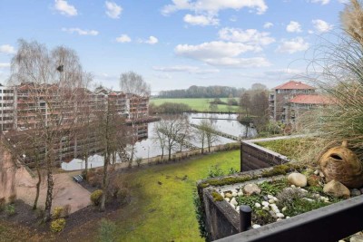 Provisionsfrei – Blick aufs Wasser –
Klug geschnittene Maisonettewohnung mit zwei Balkonen