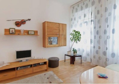 Einziehen &amp; Wohlfühlen - Modernisierte 2-Zimmer-Wohnung am Kaisermühlendamm