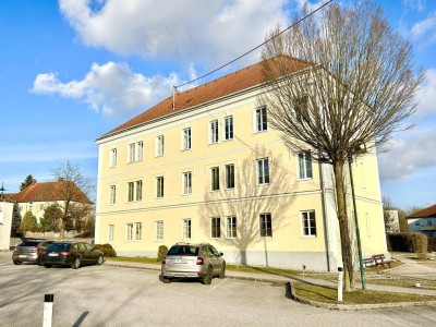 CHARMANTE 3-ZIMMER WOHNUNG IM GRÜNEN