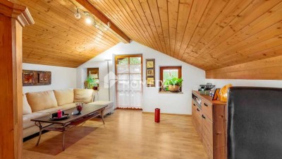 Dachgeschossidylle mit zwei Loggien – Sonne von früh bis spät