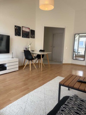 2-Zimmer-Dachgeschosswohnung mit Balkon – zentrales Wohnen in Leonberg (Heizkosten in NK)