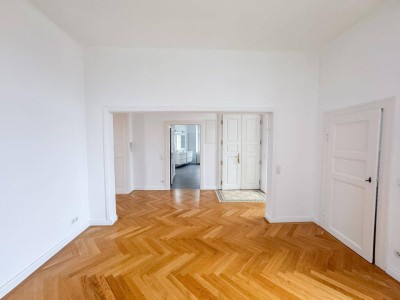 Großzügige 3-Zimmer-Altbauwohnung mit 2 Balkonen in Klosterneuburg mit traumhaftem Blick auf das Stift Klosterneuburg!