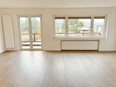 Refrath, Ruhiglage - helle, renovierte 3-Zimmer-Whg., 1. OG, großer Sonnenbalkon, neue Einbauküche