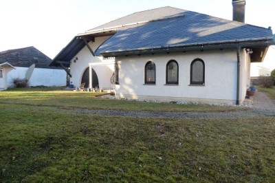Wohnen hinter dem eigenen Betrieb, Villa mit Büro-Altbestand. Großes Grundstück