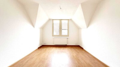 Schöne 2 Zi.-Whg. im DG eines 3 Fam.-Haus in zentrumsnaher Lage von Lahr ab sofort zu vermieten.