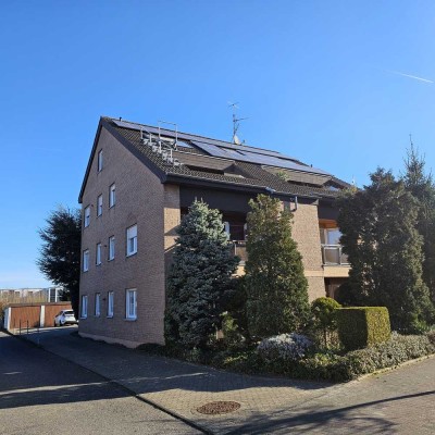 Frisch renovierte 2-Zimmer-Dachgeschoss-Wohnung in Langenfeld-Reusrath