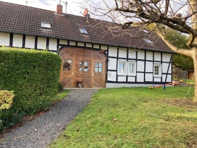 Für Natur- und Gartenfreunde "Gemütliche Fachwerkhaus-Doppelhälfte in Ruppichteroth"