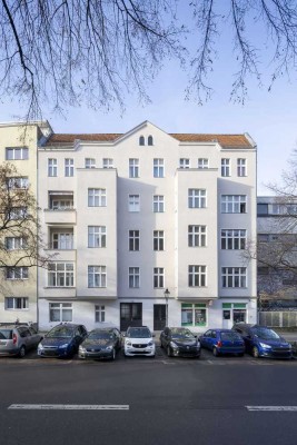 Bezugsfreie 2-Zimmer-Altbauklassiker unweit des Lietzenseeparks – gestalten Sie Ihr Traumzuhause!