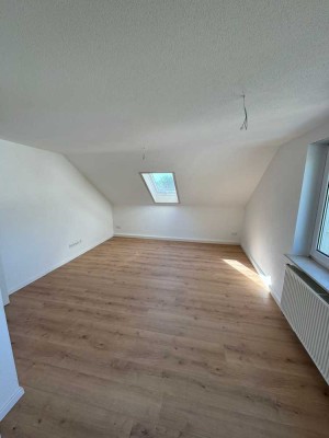 Ansprechende und sanierte 3,5-Zimmer-Dachgeschosswohnung mit gehobener Innenausstattung in Rosenfeld