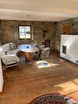 großzügige Wohnung mit Stube, Terrasse und Garten